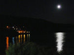 Die Bucht von Seccheto im hellen Licht des Mondes.
