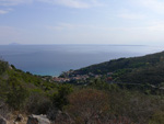 Blick aus der Gegend von San Pietro hoch über dem Dorf auf Seccheto