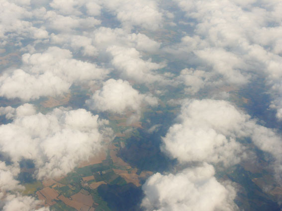 Schäfchenwolkenballen kurz vor Pau